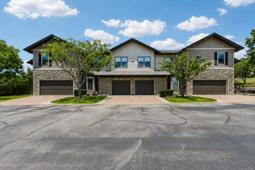 texas-state-Apartment-Building-18725732